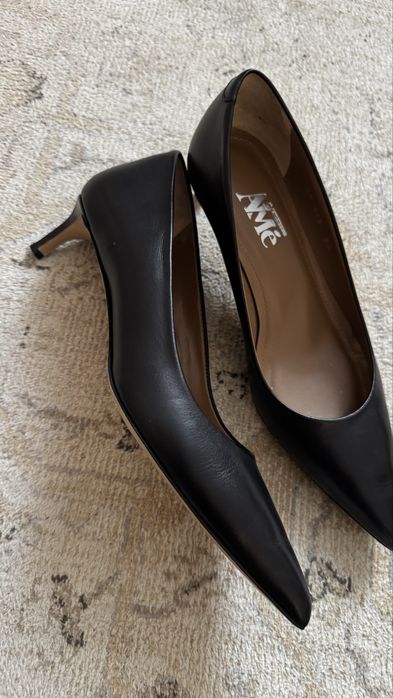 Женские туфли . Классика