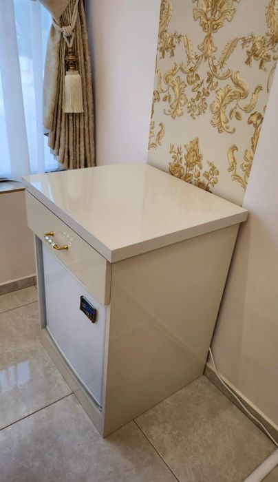 Шкаф с чекмедже нов