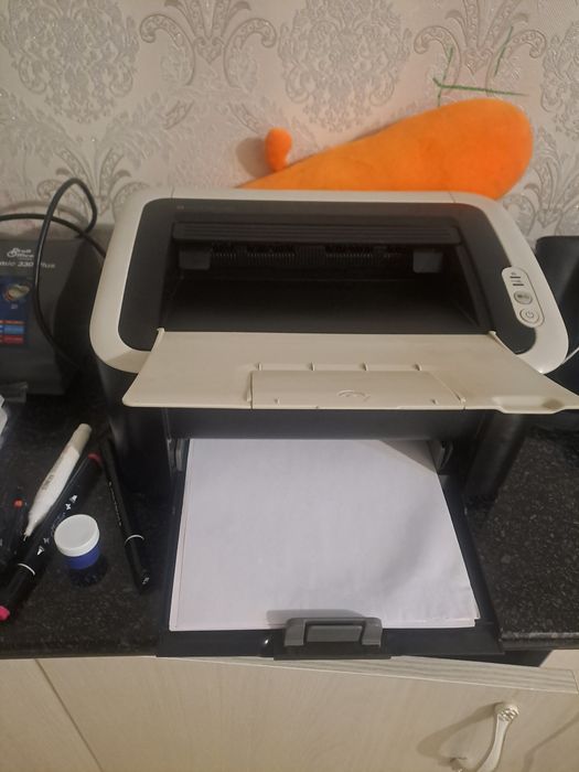 Продам принтер лазерный