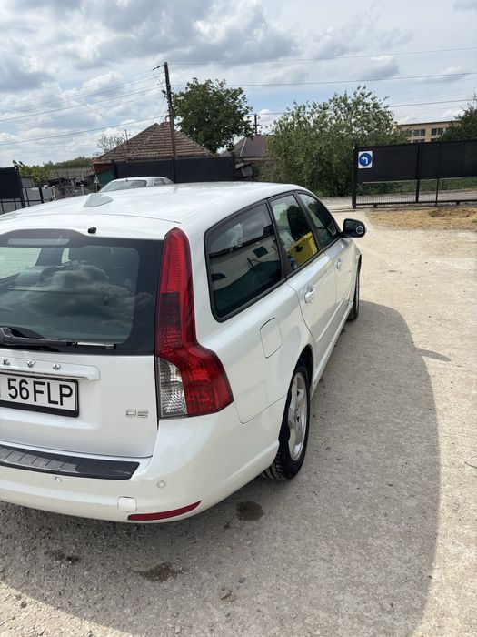 Vînd volvo V50  D2