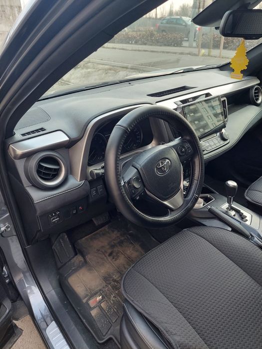 Toyota RAV4, 11.01.2018 - Prima Inmatriculare  • 4x4 • Benzina • Automata  • 121.232km • Proprietar