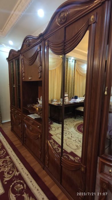 Итальянский шкаф б/у