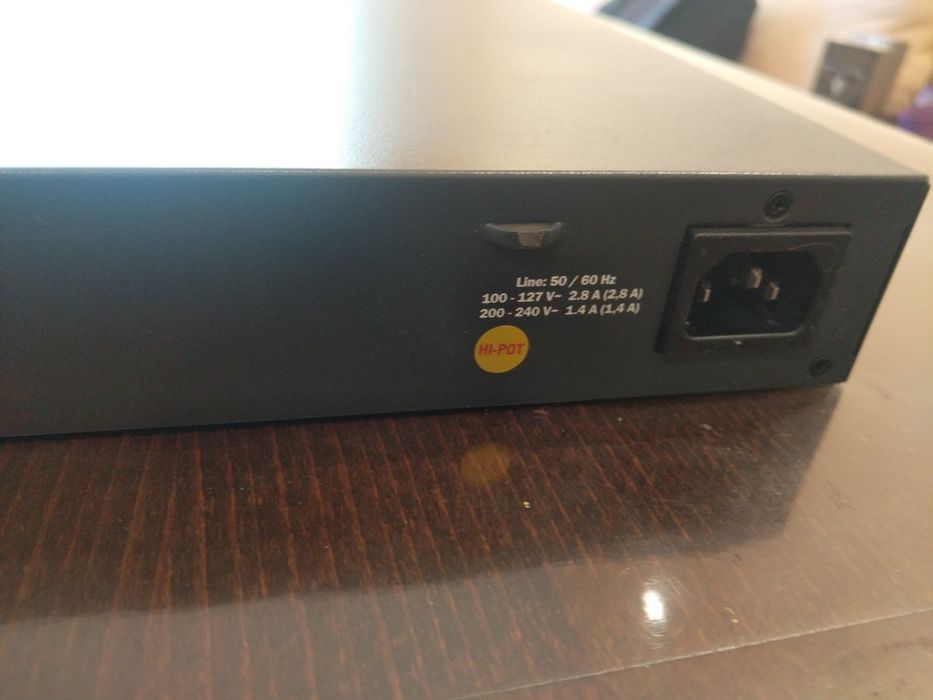 HP Aruba 2530-24-PoE+ Switch (J9779A) суич интернет рутер