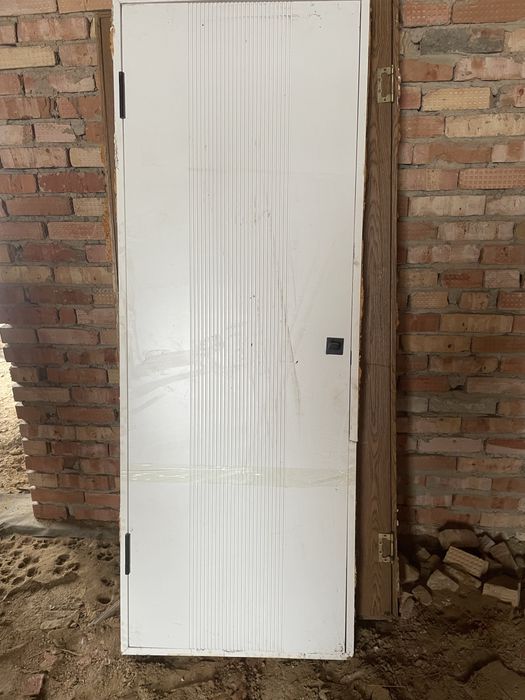 Межкомнатные двери есть 2 штук