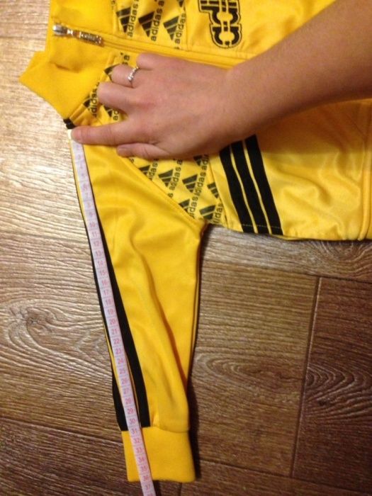 Продам спортивную куртку