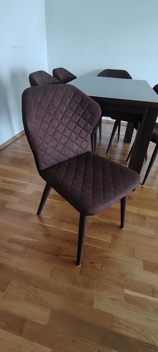 Vând masa extensibila cu scaune pt living sau bucatarie Mobexpert