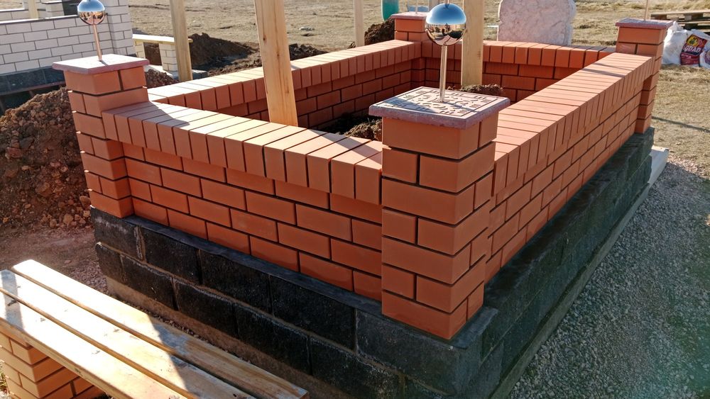 Каменщик строию мазары