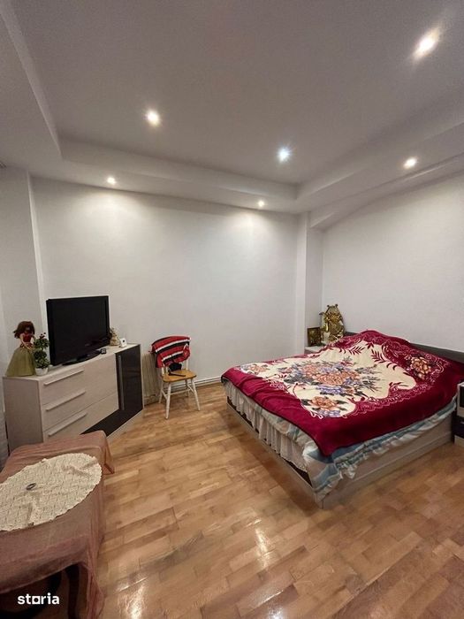 Apartament 3 camere Bd. Republicii , Sinaia cu curte si foisor