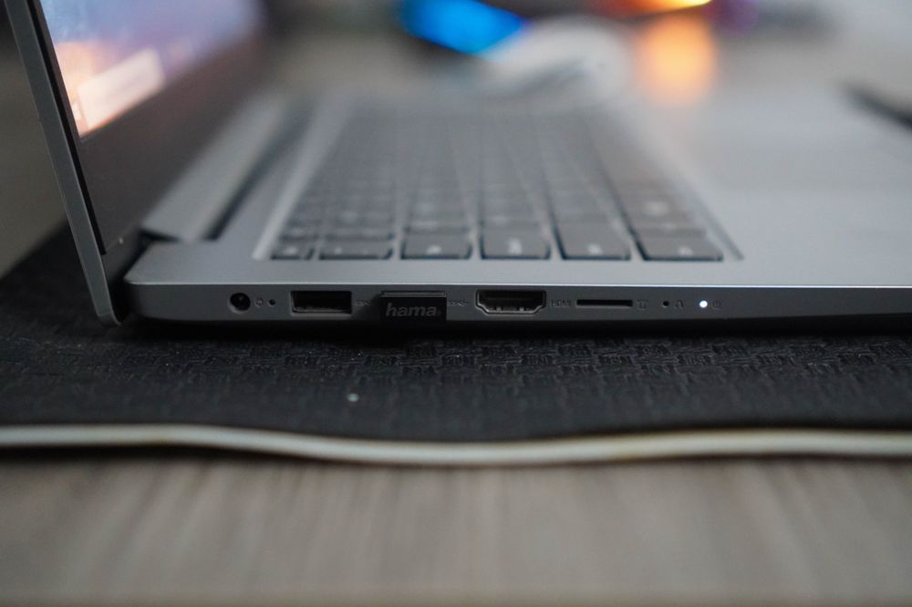 Laptop ultraportabil Lenovo