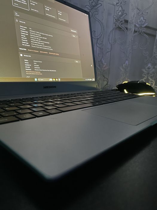 Laptop AMD Ryzen 7 5700U  16GB RAM 500GB