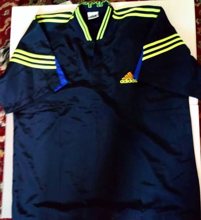 Спортен екип, шорти и фанелка Adidas, размер L/XL  (15 UK)