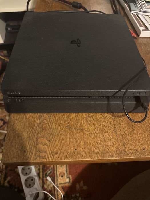 Play station 4 slim