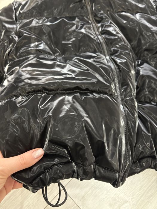 Готино черно лачено яке с качулка