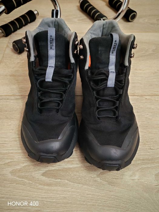 кроссовки хумто демисезонные.