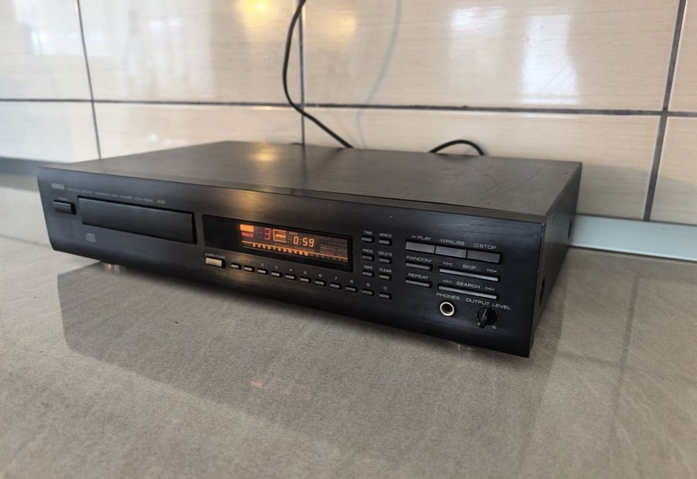 CD player Yamaha CDX 550E