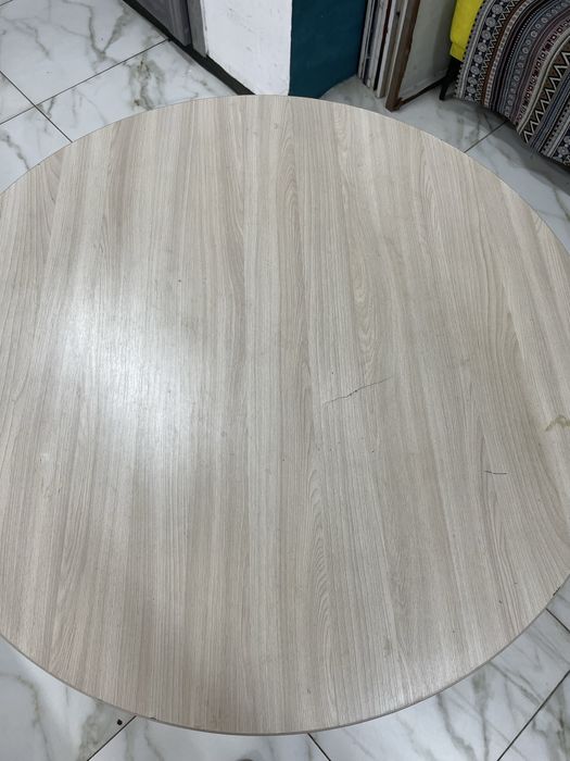 Круглый стол, в гостиную