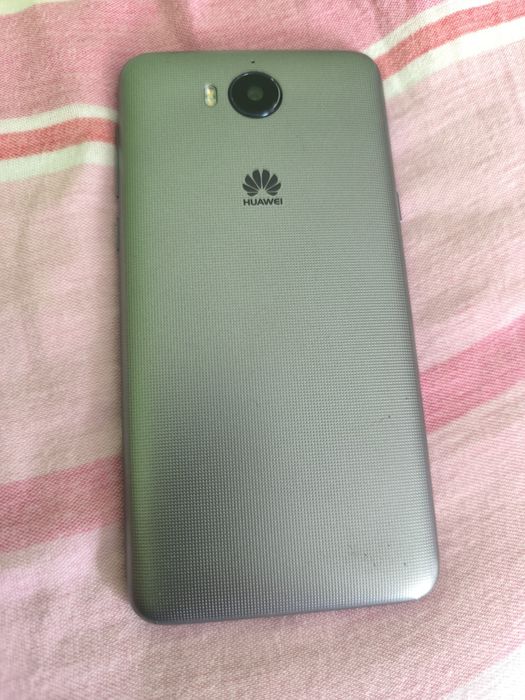 Телефон Huawei Y6