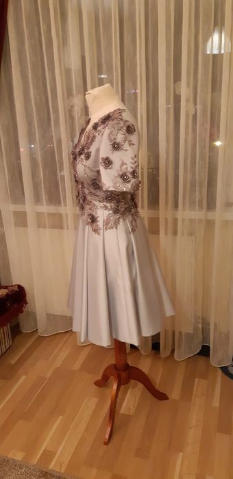 Vand rochii de ocazie sau casual