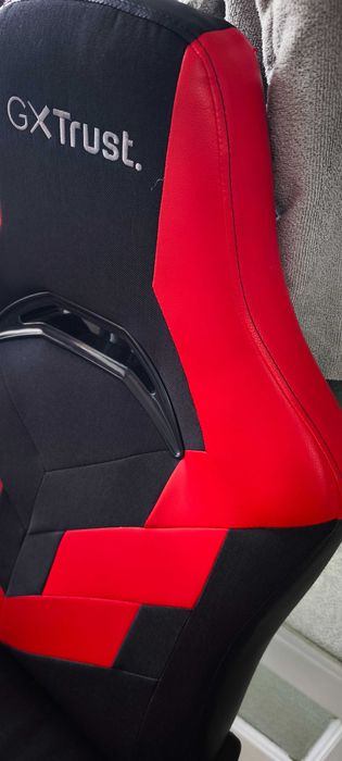 Геймърски стол червено и черно