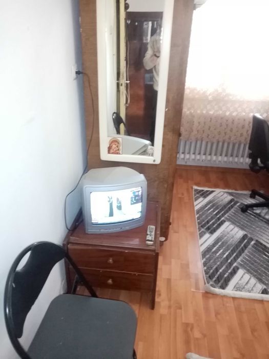 Podu Ros, proprietar închiriez 1 cameră  decomandată 12 mp. înapart