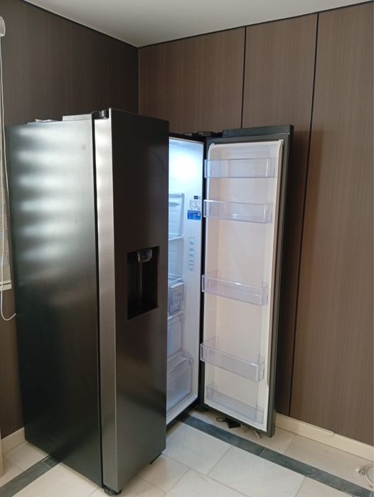 Холодильник Samsung