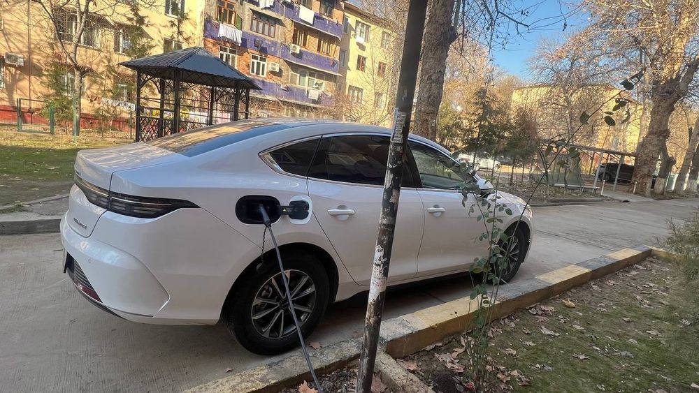 BYD chazor - srochna sotiladi