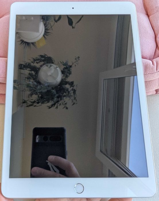 Apple iPad 10.2 (2019) 32GB generatia 7, model A2197, foarte putin folosita