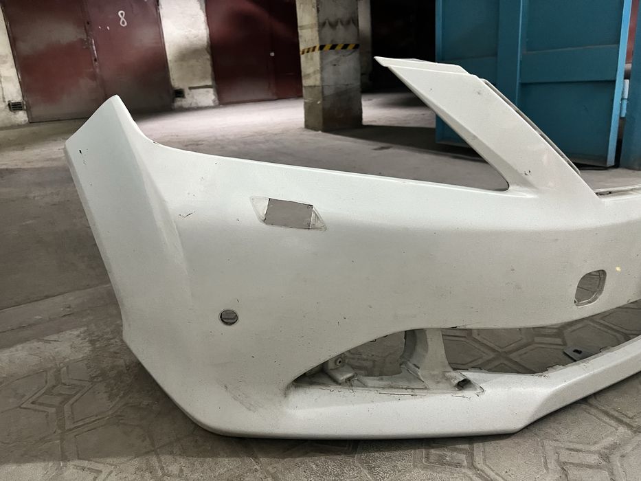 Продам передний бампер камри 50