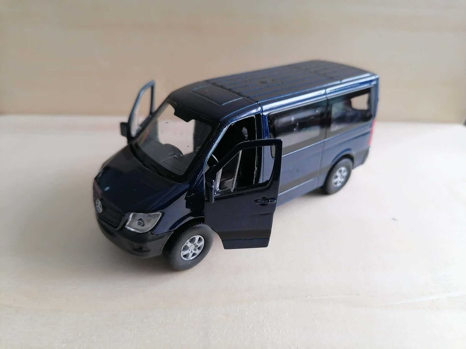 Мерцедес Спринтер в мащаб 1:34