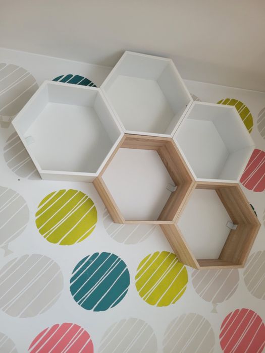 Rafturi suspendate pentru camera copil