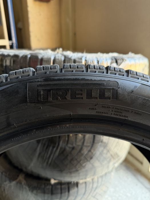 Pirelli Ice Zero 245/45/19 в отличном состоянии