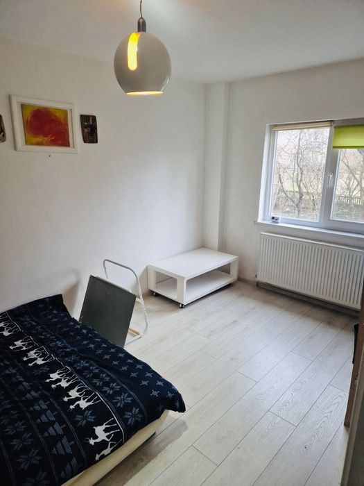 Proprietar Vând Apartament 2 Camere cu balcon Confectii
