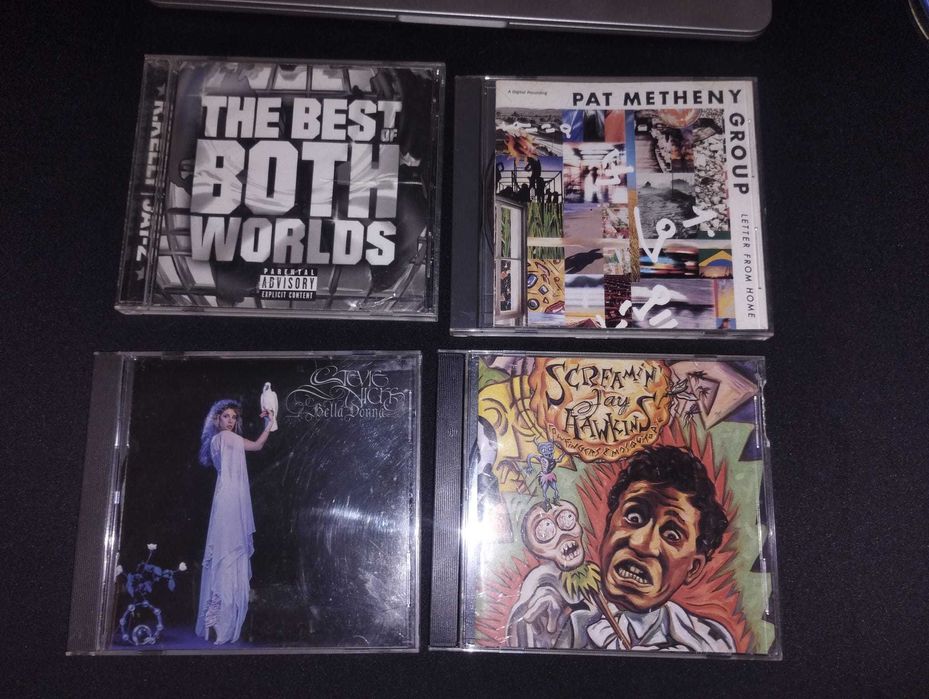 Партида от CD-та, използвана от Jay-Z, Stevie Nicks, Pat Metheny