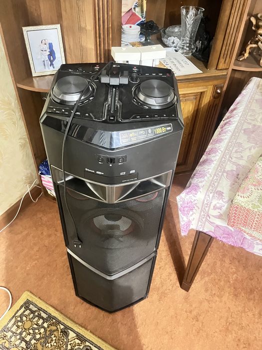 Продается музыкальный центр LG