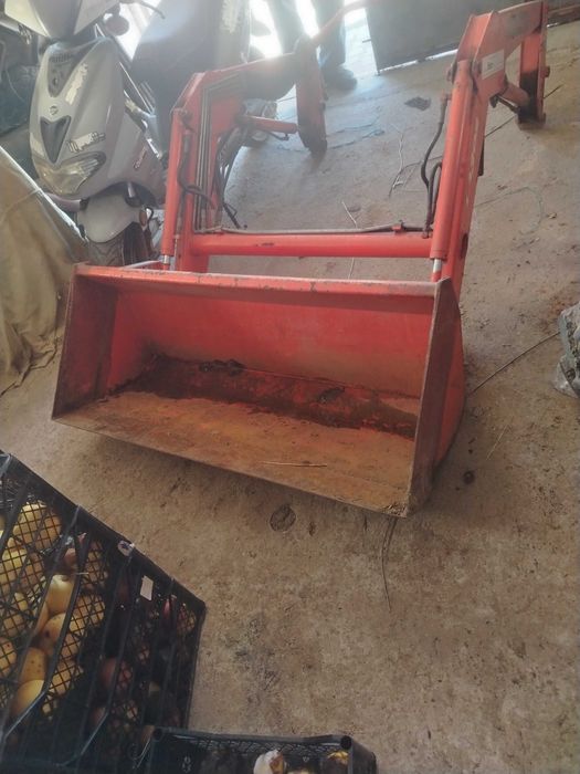 Челен товарач за малък трактор