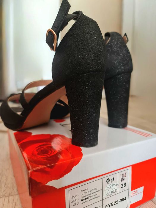 Дамски сандали на ток