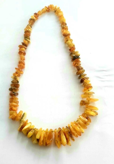 Колиета от естествен масивен кехлибар. Кехлибарена огърлица - 95 броя