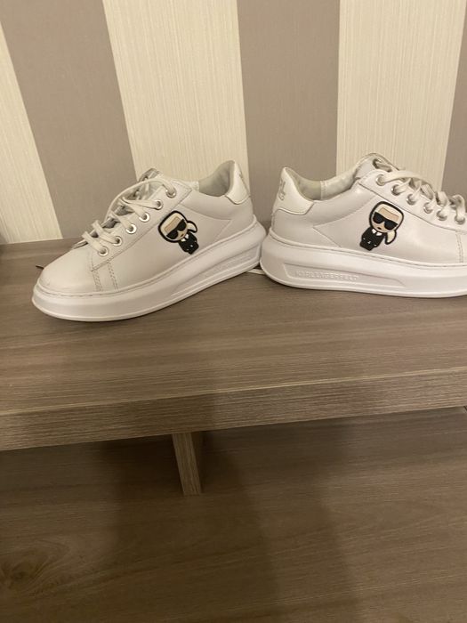 Asidasi Karl Lagerfeld