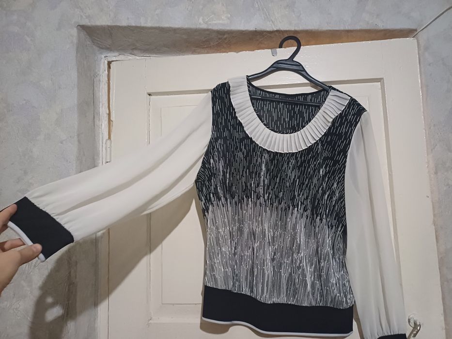 Кофточка лёгкая.