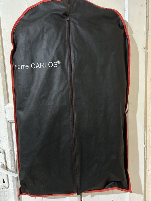 Продавам мъжки костюм от "Pierre CARLOS".