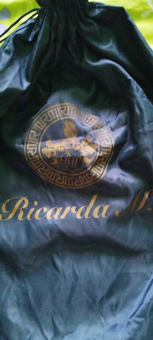 Sac bleumarin cu inchidere snur de la: RICARDA..M. Fara urme de folosi