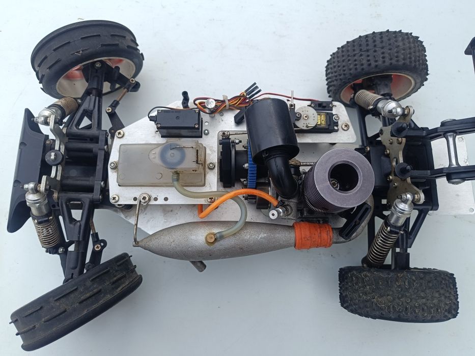 RC нитро бъги 1/8 със задно задвижване на френската марка T2M