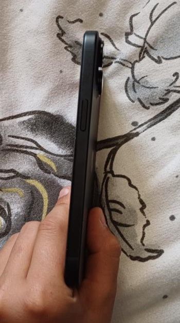 Assalomu alaykum Iphone 15 sotiladi