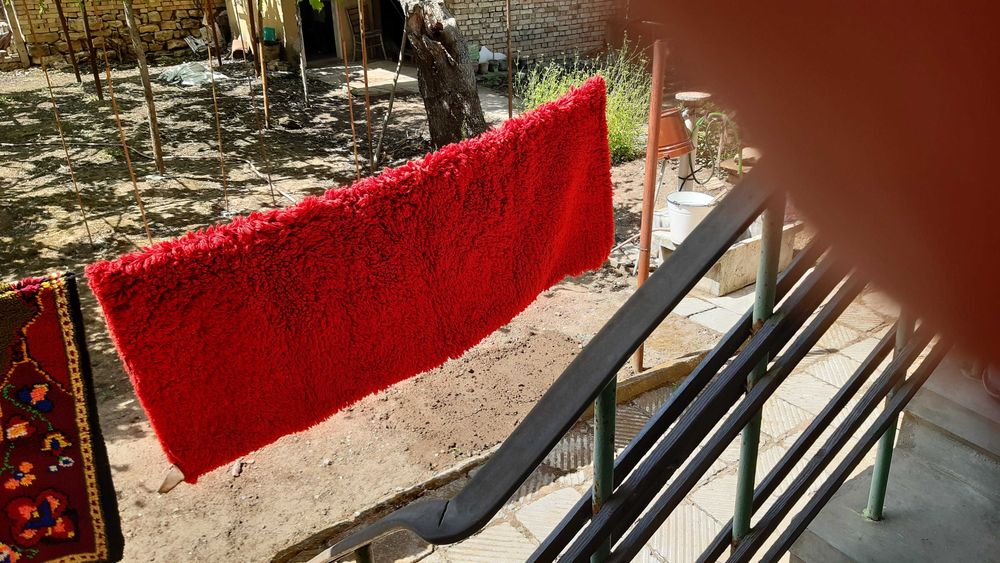 Китеник от вълна , нов -2 бр размери 170/210 ,140/210