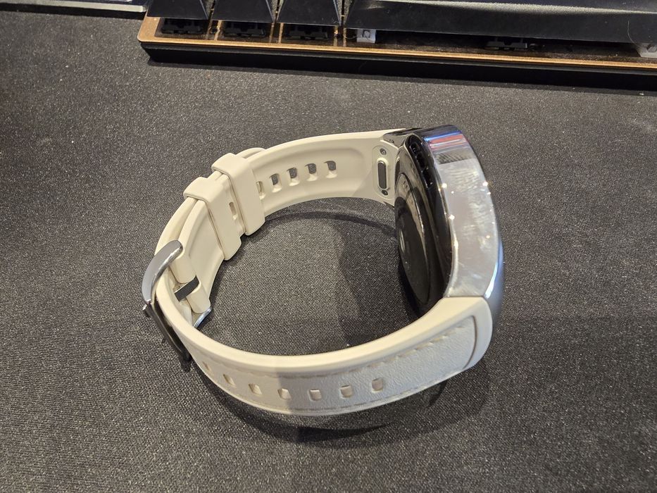 Продавам часовник Huawei watch 5
