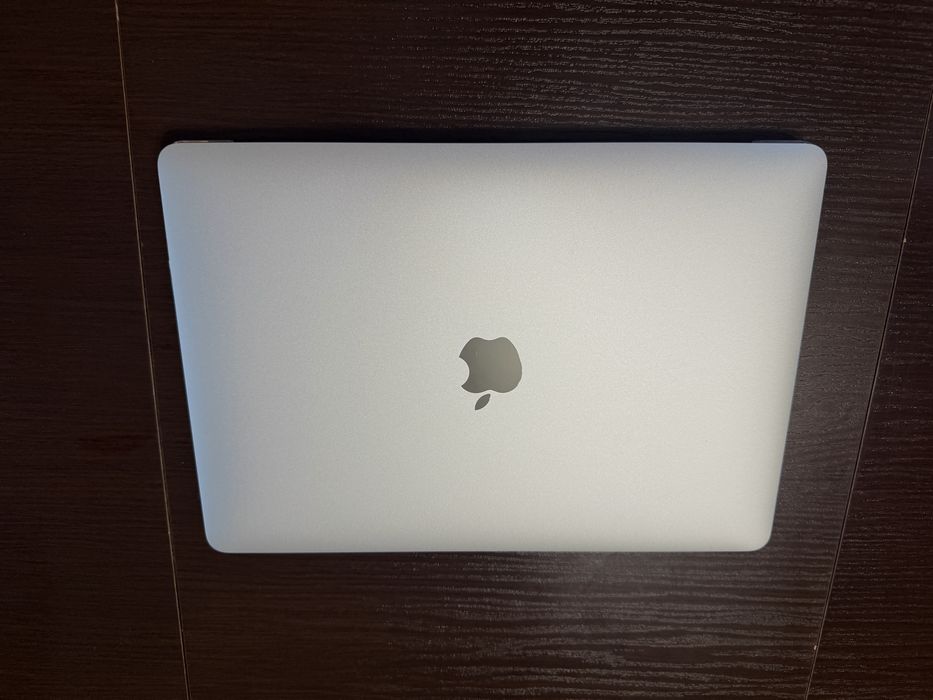 MacBook Air M1 13” 8GB/256GB + кутия и зарядно