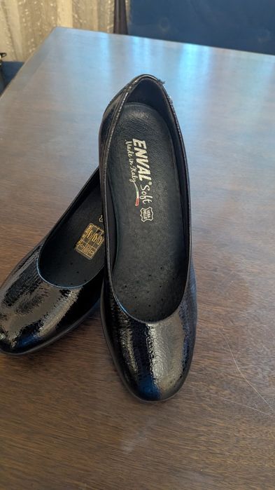 Продам фирменные итальянские туфли