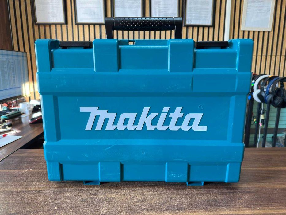 НОВ Електрически къртач Makita HM0871C,8.1 J, 1100 W, Гаранция