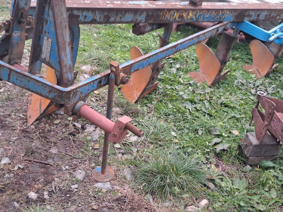 Rabewerk cu 4 brazde Krone 4 brazde.