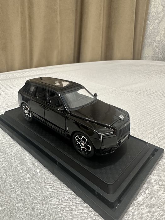 Продам игрушечную машинку